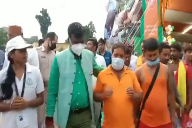 deoghar dc and kanwaria viral video