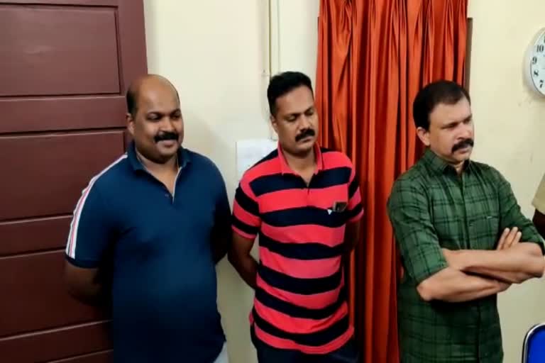 ഇടുക്കിയില്‍ വന്‍ കുഴല്‍പ്പണ വേട്ട  കുഴല്‍പ്പണ വേട്ട  police secized hawala money in idukki  ഇടുക്കി  കട്ടപ്പന  കട്ടപ്പന ഹവാല കേസ്  hawala money  hawala money in idukki  ഇഡി  ഇന്‍കം ടാക്‌സ്