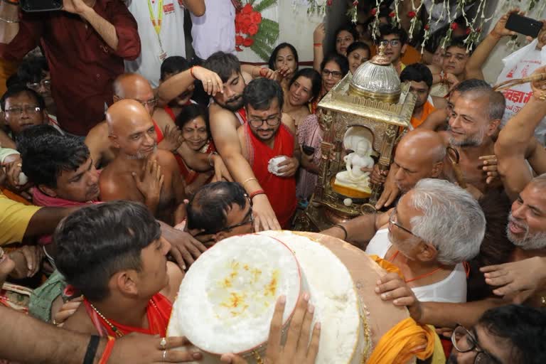 2300 kg laddus offered to Lord Parshvanath in Madhuban of Giridih