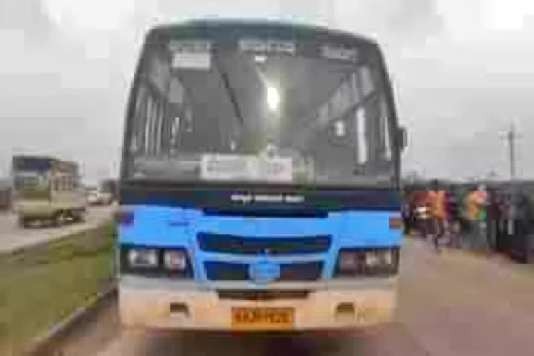 Woman dies after fall from moving bus in Bellary