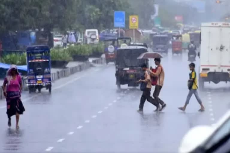 Weather updates kerala  kerala rain updates  മഴ വാർത്തകൾ കേരളം  കേരളത്തിൽ കനത്ത മഴ  സംസ്ഥാനത്ത് ശക്തമായ മഴ  അതിശക്ത മഴ മുന്നറിയിപ്പ്  ഓറഞ്ച് അലർട്ട് ജില്ലകൾ  യെല്ലോ അലർട്ട് ജില്ലകൾ  മഴ മുന്നറിയിപ്പ് കേരളം