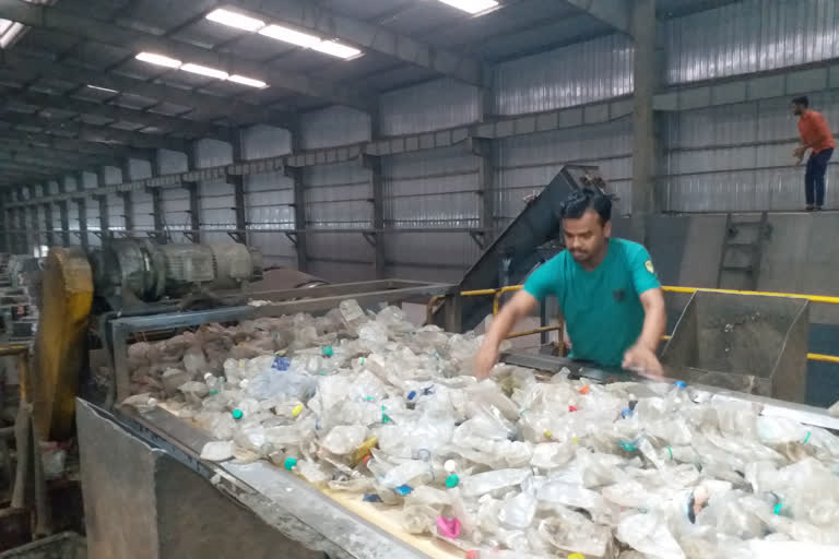 Rajasthan: Textile entrepreneur converts waste plastic bottle into cloth fabric