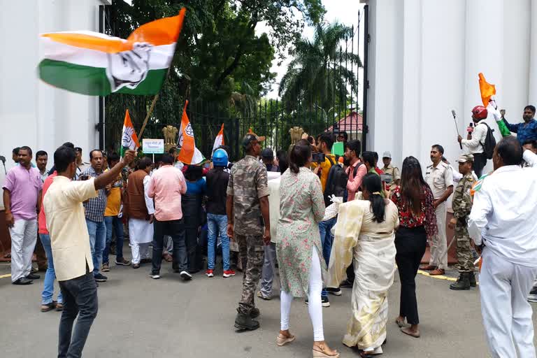 Many leaders arrested along with Jharkhand Congress state president who reached Raj Bhavan to gherao