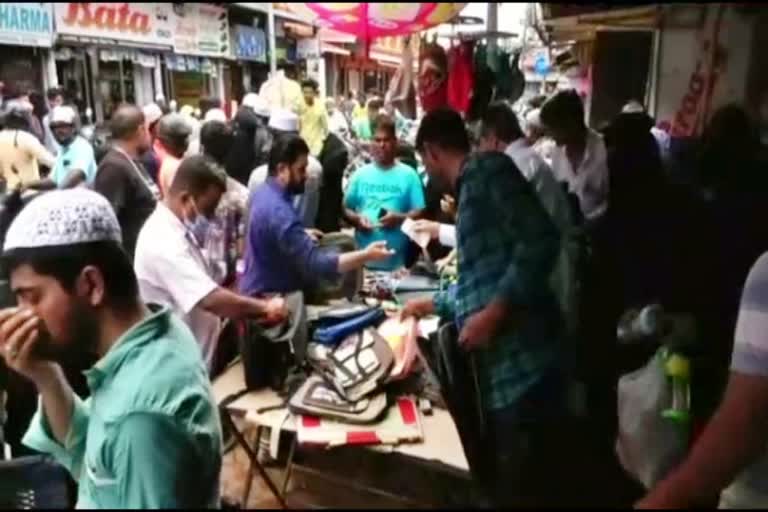 ಖರೀದಿಗೆ ಮುಗಿಬಿದ್ದ ಜನ