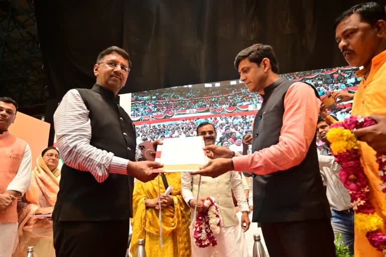 Indore Mayor Oath Ceremony