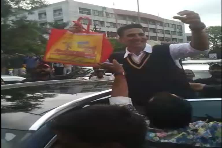 Akshay Kumar Reached Indore