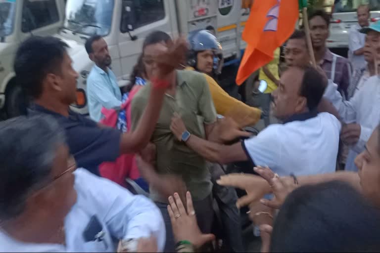 TMC MLA beats BJP workers at Chinsurah in West BengalEtv Bharat