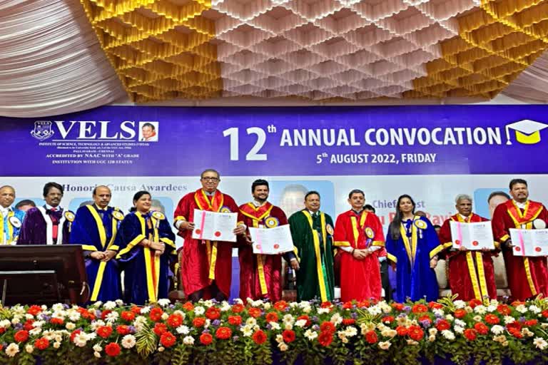 VELS College Convocation  Cricketer Suresh Raina  Governor RN Ravi honored Suresh Raina  सुरेश रैना  वेल्स इंस्टीट्यूट ऑफ साइंस एंड टेक्नोलॉजी  सुरेश रैना ने डॉक्टरेट की मानद उपाधि प्राप्त की