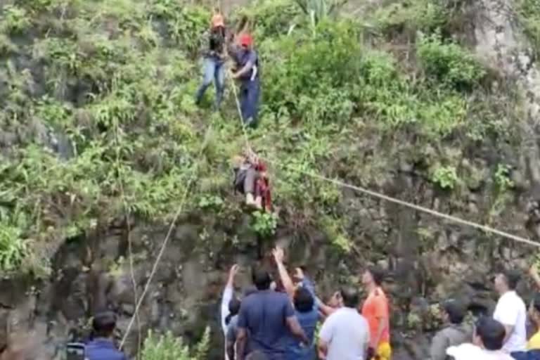 person fell from Ajinkyatara Fort