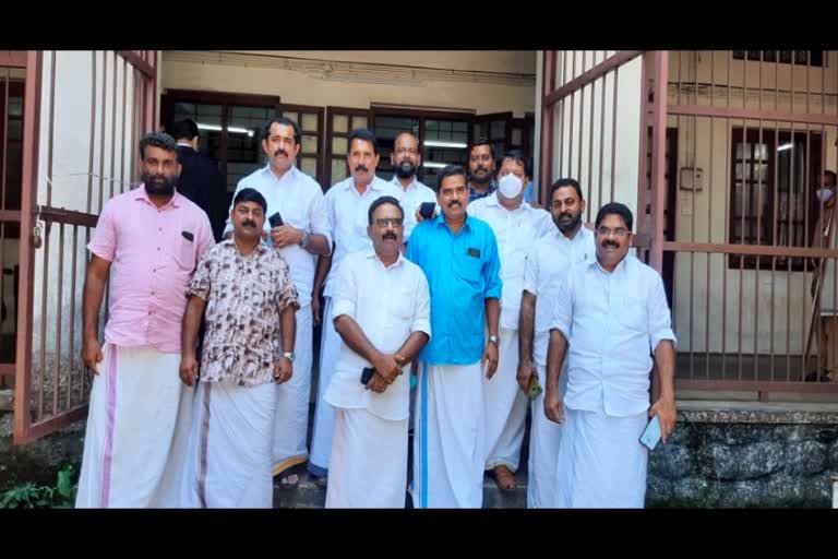 fight against aggressive street dogs kottayam  court discharge case against youth leaders kottayam  saji manjakadambil case  street dogs in kottayam  latest news in kottayam  അക്രമകാരികളായ തെരുവ് നായ്ക്കൾക്കെതിരെയുള്ള പോരാട്ടം  യുവ നേതാക്കളെ കോടതി വെറുതെ വിട്ടു  സജി മഞ്ഞകടമ്പിലില്‍ ഉള്‍പ്പെട്ട കേസ്  കോട്ടയം തെരുവ് നായ്ക്കളുടെ ആക്രമണം  കോട്ടയം പുതിയ വാര്‍ത്ത  ഏറ്റവും പുതിയ വാര്‍ത്ത കോട്ടയം  latest news in kottayam  കേരള യൂത്ത്ഫ്രണ്ട്  സജി മഞ്ഞകടമ്പില്‍