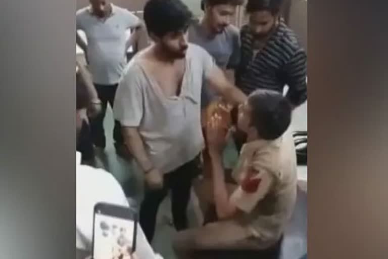 viral-video-shows-constable-beaten-by-mob-inside-police-station-in-delhi
