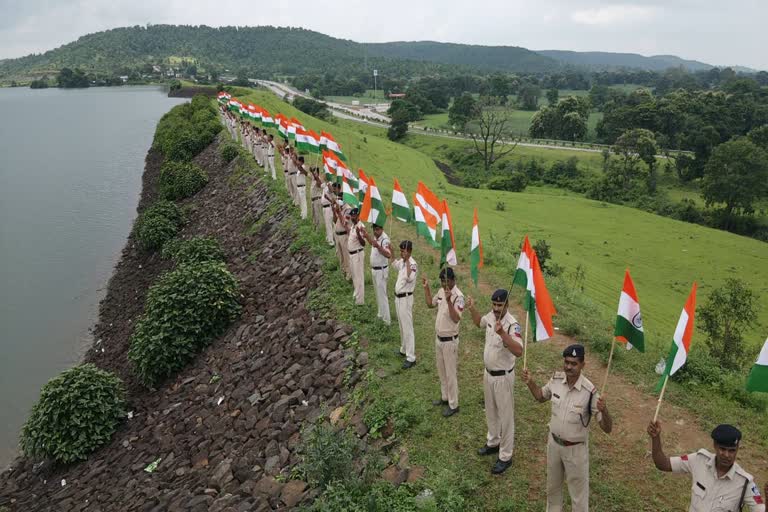 Police human chain at Sapna dam