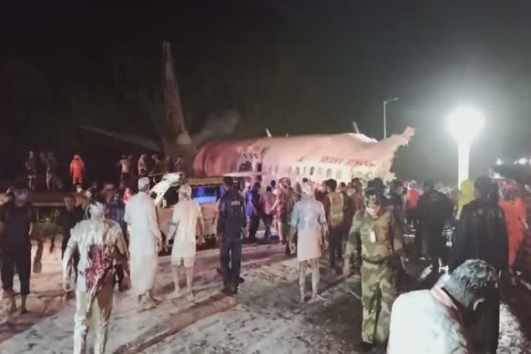 karipur plane accident  kondotti natives rescue operation  karipur plane accident rescue operation  കരിപ്പൂർ വിമാനാപകടം  കരിപ്പൂർ വിമാനത്താവളം  കൊണ്ടോട്ടി രക്ഷാപ്രവർത്തനം  എയർഇന്ത്യ അപകടം  വന്ദേഭാരത് മിഷൻ  രക്ഷാപ്രവർത്തനം