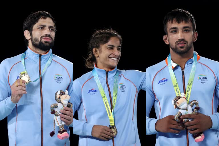 Commonwealth Games  CWG 2022  Commonwealth Games wrestling  Vinesh Phogat  കോമണ്‍വെല്‍ത്ത് ഗെയിംസ് ഗുസ്‌തി  രവി കുമാര്‍ ദാഹിയ  വിനേഷ് ഫോഗട്ട്  Vinesh Phogat  രവി ദാഹിയക്കും വിനേഷ് ഫോഗട്ടിനും സ്വര്‍ണം  Ravi Kumar Dahiya  രവി ദാഹിയ  Wrestling gold in Commonwealth games