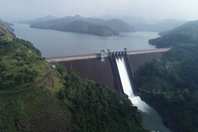 idukki dam history  ഇടുക്കി ഡാം തുറക്കുമ്പോൾ  ഇടുക്കി ഡാം  ചെറുതോണി ഡാമിന്‍റെ ഷട്ടറുകൾ തുറന്നു  ഇടുക്കി മഴ  ചെറുതോണി ഡാം  ജലനിരപ്പ് ഉയർന്നതോടെ ഇടുക്കി അണക്കെട്ടിന്‍റെ ഒരു ഷട്ടർ തുറന്നു  ഇടുക്കി ഡാം ചരിത്രം  history of idukki dam  idukki dam  idukki news  idukki latest news