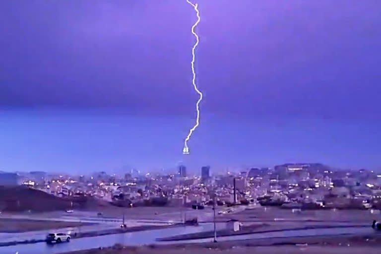 Lightning strike on Mecca clock tower