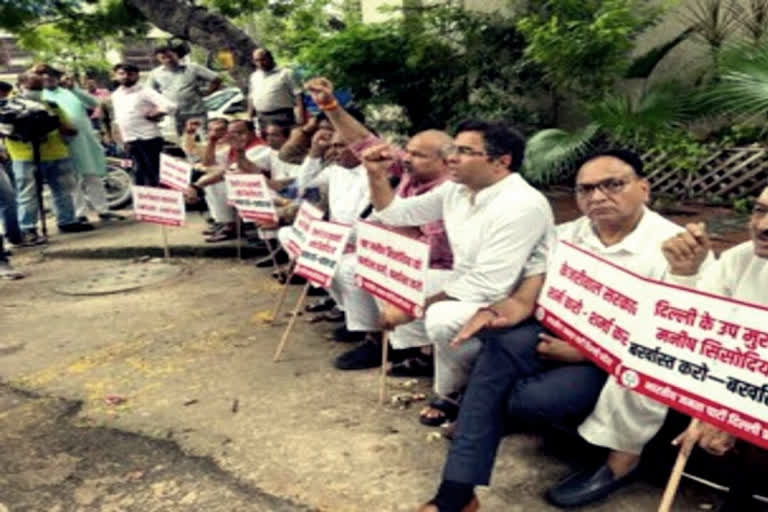 Delhi BJP protests outside Kejriwal's residence demanding sacking of Sisodia over graft charges