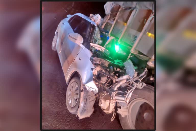 Andhra pradesh road accident, Major accident in Prakasam, Andhra pradesh accident news, ಆಂಧ್ರಪ್ರದೇಶದಲ್ಲಿ ಭೀಕರ ರಸ್ತೆ ಅಪಘಾತ, ನಿಂತ ಟ್ರಕ್​ಗೆ ಕಾರು ಡಿಕ್ಕಿ, ಆಂಧ್ರಪ್ರದೇಶ ಅಪಘಾತ ಸುದ್ದಿ, ಪ್ರಕಾಶಂ ಜಿಲ್ಲೆಯಲ್ಲಿ ರಸ್ತೆ ಅಪಘಾತ,