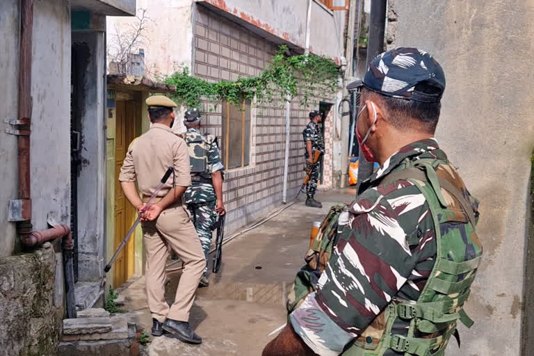 National Investigation Agency conducted surprise raids  raids at different locations in Doda and Jammu  National Investigation Agency raids in Jammu  National Investigation Agency news  ಜಮ್ಮು ಮತ್ತು ದೋಡಾದ ವಿವಿಧ ಸ್ಥಳಗಳಲ್ಲಿ ರಾಷ್ಟ್ರೀಯ ತನಿಖಾ ಸಂಸ್ಥೆ ದಾಳಿ  ಎನ್‌ಐಎ ದಿಢೀರ್ ದಾಳಿ  ರಾಷ್ಟ್ರೀಯ ತನಿಖಾ ಸಂಸ್ಥೆ  ಮಹತ್ವದ ದಾಖಲೆಗಳನ್ನು ಕಲೆ ಹಾಕುತ್ತಿರುವ ಎನ್​ಐಎ  ರಾಷ್ಟ್ರೀಯ ತನಿಖಾ ದಳ