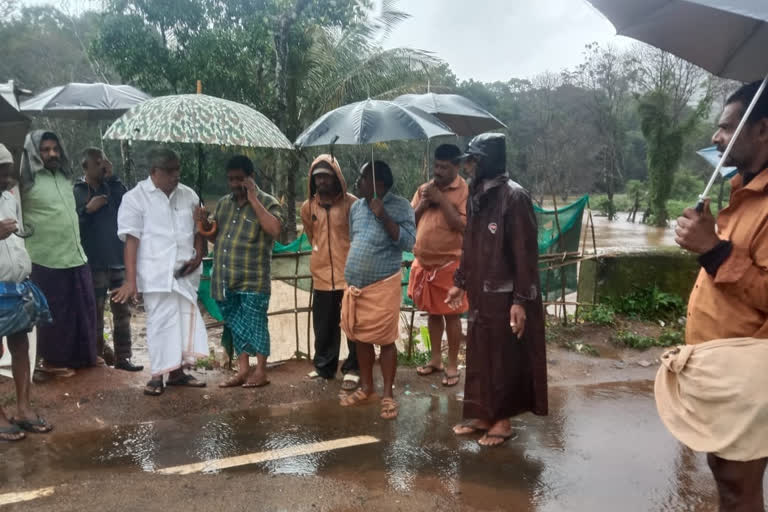 mullaperiyar dam water level  mullaperiyar dam rule curve  water level rise in mullaperiyar dam  മുല്ലപ്പെരിയാർ വാർത്ത  മുല്ലപ്പെരിയാർ ഡാം വാർത്ത  എൻഡിആർഎഫ് മുല്ലപ്പെരിയാർ ഡാം  മുല്ലപ്പെരിയാർ റൂൾ കർവ്  മുല്ലപ്പെരിയാർ ഡാമിലെ ജലനിരപ്പ്  സ്‌പിൽവേ ഷട്ടറുകൾ അധിക അളവിൽ ഉയർത്തി  വാഴൂർ സോമൻ എംഎൽഎ  മുല്ലപ്പെരിയാറിൽ ആശങ്ക