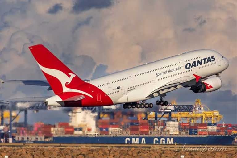 qantas-asks-executives-to-work-as-baggage-handlers-for-three-months