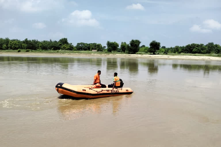 नदी में डूबा युवक