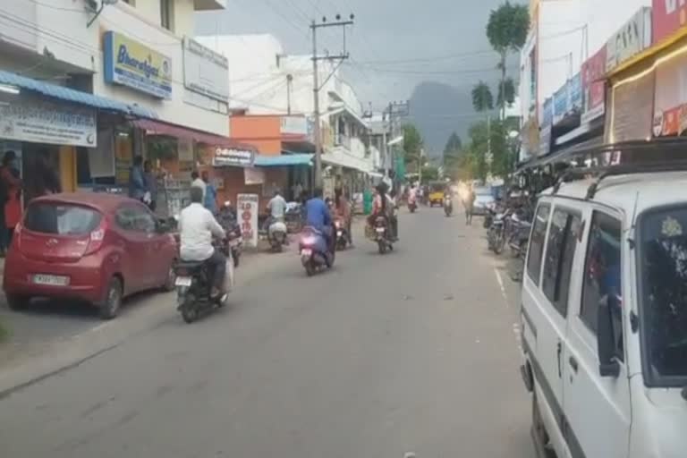 மதுபோதையில் ஒருவரையொருவர் தாக்கியதில் ஒருவர் படுகாயம்!