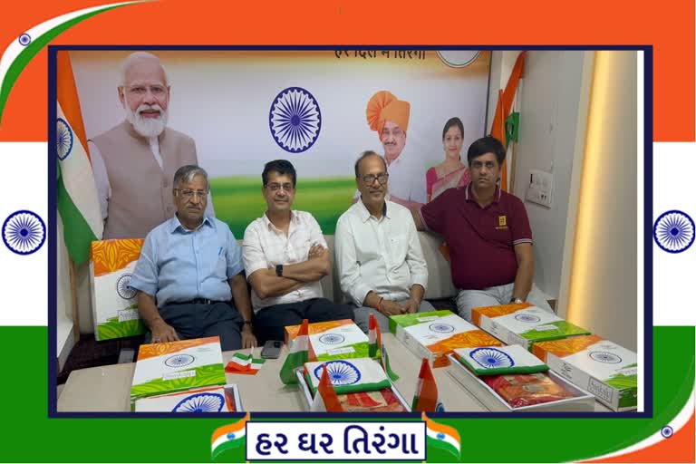 Har Ghar Tiranga: વેપારીએ તિરંગાની પ્રતિકૃતિના એક લાખ સાડીના બોક્સ બનાવ્યા, દરેક બોક્સમાં સાડી સાથે નિશુલ્ક તિરંગા