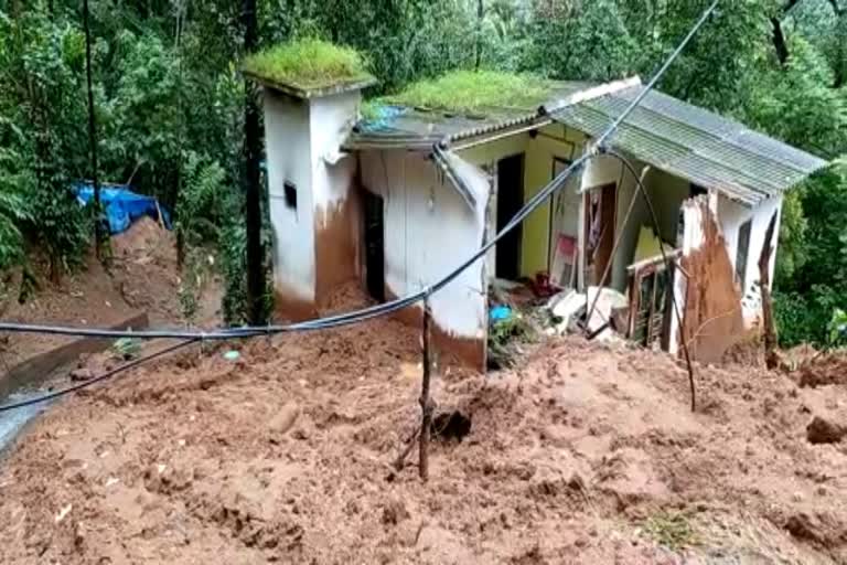 natural calamity  kerala news  kerala latest news  latest malayalam news today  latest malayalam news  kerala malayalam news live  kerala varthakal today  idukki news today  latest idukki news  landslide in idukki  rain news in idukki  idukki landslide today  two house damage in idukki  ഇടുക്കി വെള്ളത്തൂവലില്‍ ഉരുള്‍പൊട്ടല്‍  രണ്ട് വീടുകള്‍ക്ക് നാശനഷ്‌ടം  ഇടുക്കി ഉരുള്‍പൊട്ടല്‍  ഇടുക്കി മഴ  മഴ വാര്‍ത്തകള്‍  കേരള വാര്‍ത്തകള്‍  ജില്ല വാര്‍ത്തകള്‍  എറ്റവും പുതിയ വാര്‍ത്തകള്‍  മലയാളം വാര്‍ത്തകള്‍ ലൈവ്  ഇന്നത്തെ പ്രധാന വാര്‍ത്തകള്‍  പുതിയ വാര്‍ത്തകള്‍  ഏറ്റവും പുതിയ മഴ വാര്‍ത്തകള്‍  മഴ ദുരന്തം  ഇടുക്കി മഴ വാര്‍ത്ത