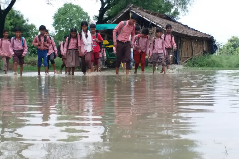 पूर्व प्राथमिक विद्यालय सरकपुर सरैया का हाल