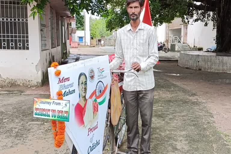 sanjay starts cycle journey from bhadrak to delhi