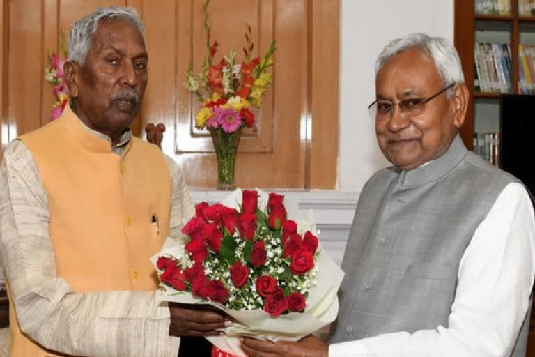 http://10.10.50.90//english/09-August-2022/nitish-with-governor_0908newsroom_1660027725_223.JPG