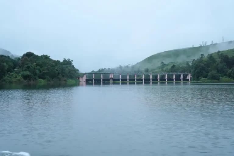 mullaperiyar dam three shutter open again  ജലനിരപ്പ് ഉയര്‍ന്നു  മുല്ലപ്പെരിയാറിന്‍റെ മൂന്ന് ഷട്ടറുകള്‍ കൂടി ഉയര്‍ത്തി  idukki rain news  idukki news updates  idukki news  idukki district news  അണക്കെട്ടുകള്‍  ചെറുതോണി