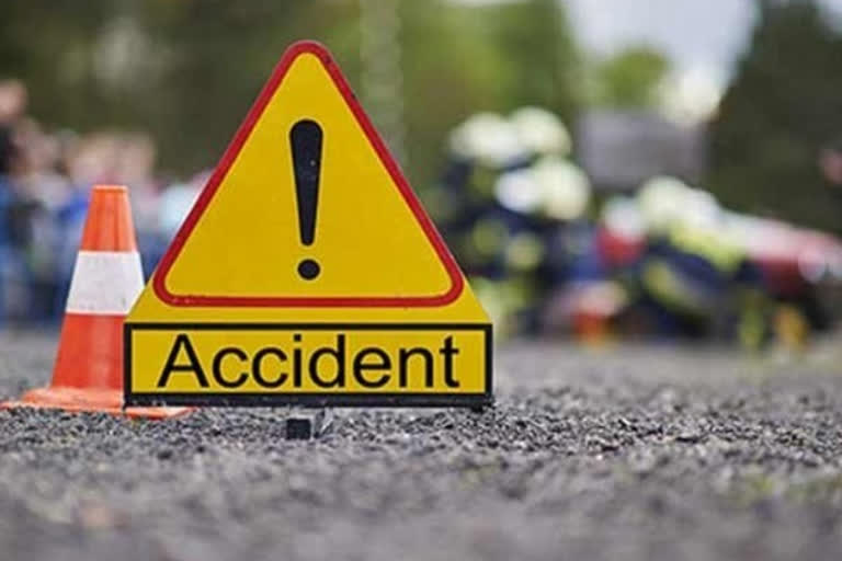 Constable killed as mini-truck hits vehicle in UP