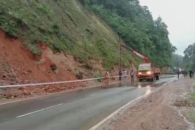 ಮಡಿಕೇರಿ- ಮಂಗಳೂರು ಹೆದ್ದಾರಿಯ ಗುಡ್ಡದಲ್ಲಿ ಬಿರುಕು