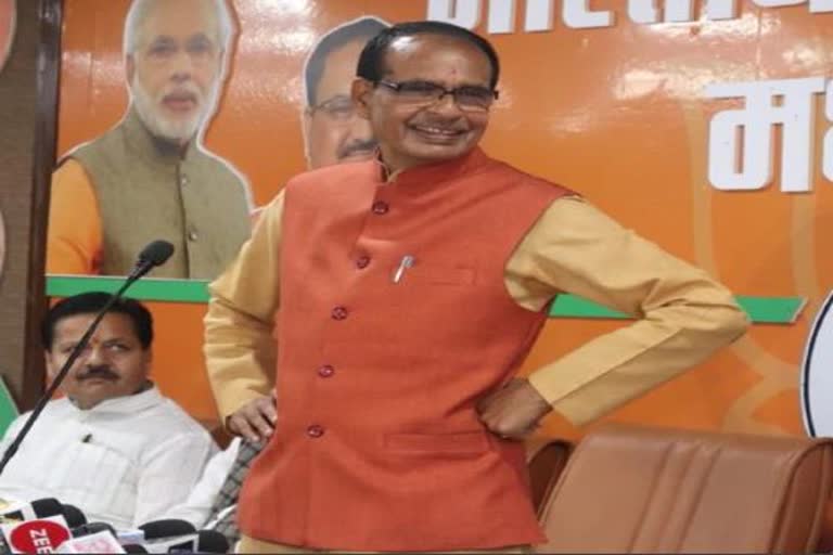 CM Shivraj classe in school