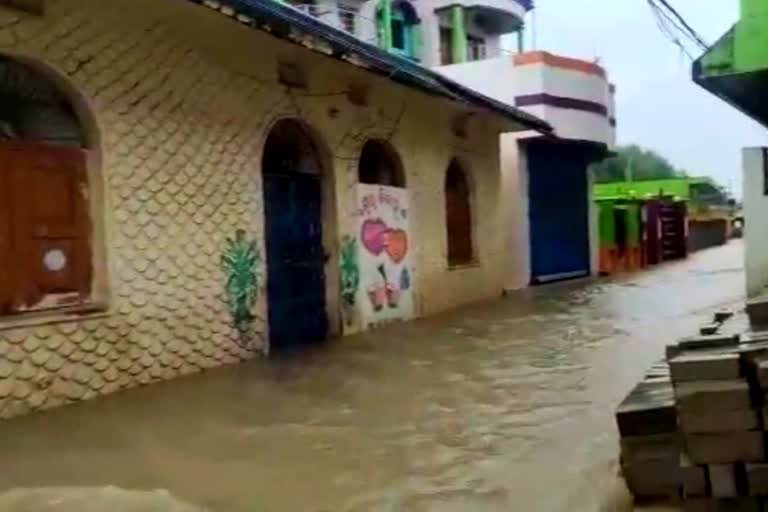 ଅନୁଗୋଳରେ ବର୍ଷା ବିତ୍ପାତ:ତଳିଆ ଅଞ୍ଚଳ ଜଳାର୍ଣ୍ଣବ,ଗାଁକୁ ଯୋଗାଯୋଗ ବିଚ୍ଛିନ୍ନ