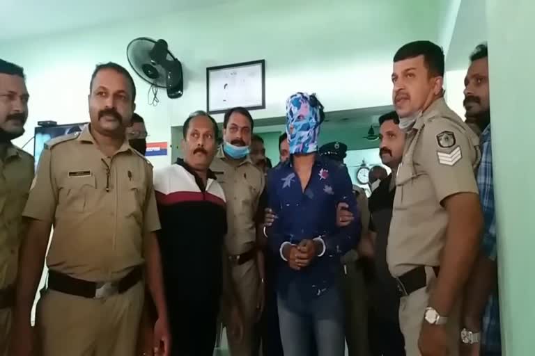 Accused of Kesavapuram murder case  Kesavapuram murder case  Accused of Kesavapuram murder case was brought to Thiruvananthapuram  Murdered Old Woman in Kesavapuram  Thiruvananthapuram News  Latest News Kerala  വയോധികയെ കൊലപ്പെടുത്തിയ കേസ്  കേശവദാസപുരത്ത് വയോധികയെ കൊലപ്പെടുത്തിയ കേസ്  പ്രതിയെ തിരുവനന്തപുരത്തെത്തിച്ചു  കേശവദാസപുരത്ത് വയോധികയെ കൊലപ്പെടുത്തിയ കേസില്‍ പ്രതിയായ ബംഗാള്‍ സ്വദേശി  സെയ്‌ദാര്‍പേട്ട് മജിസ്‌ട്രേറ്റ് കോടതി