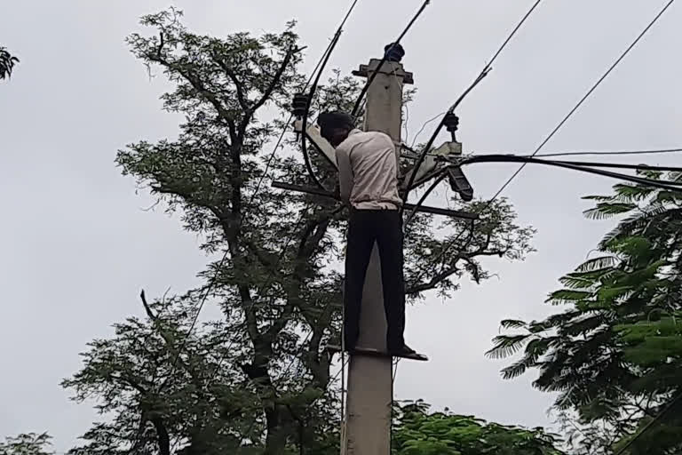 Power cuts in pakur Rural Development Minister district