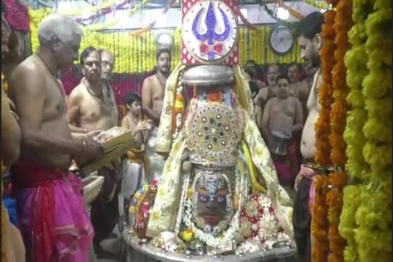 Biggest Rakhi tied to Baba Mahakal