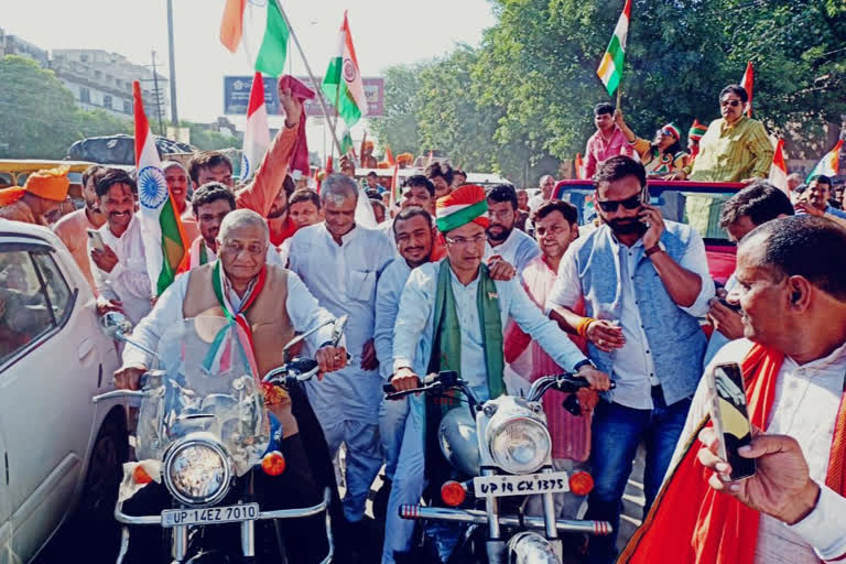 Union Minister VK Singh Tiranga Yatra Bike Without Helmet