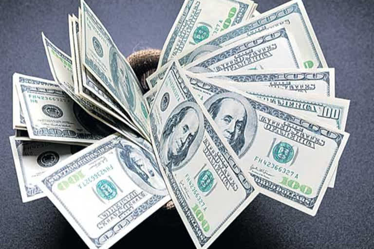 Rupee trades in narrow range against US dollar in early trade