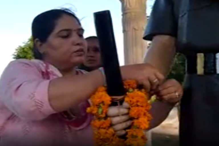 Martyr Dilip Thakan sister tied rakhi on statue, says she is proud of her brother