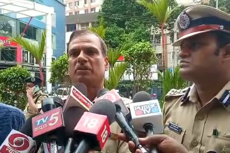 Karnataka Cops attach properties of BJP activists killers  bjp activists praveen kumar nettare death  bjp activists death in karnataka  BJP activist death in karnataka  karnataka latest news  latest news today  national news today  latest national news  കര്‍ണാടകയില്‍ യുവമോര്‍ച്ച പ്രവര്‍ത്തകന്‍റെ കൊലപാതകം  ഹലാൽ മാംസത്തിനെതിരെ പ്രചാരണം നടത്തിയതിന് കൊലപാതകം  പ്രവീണ്‍ കുമാര്‍ നെത്താരെയുടെ കൊലപാതകം  കൊലപാതകകികളുടെ സ്വത്തുവകകള്‍ കണ്ടുകെട്ടാനുള്ള ശ്രമം പൊലീസ് ആരംഭിച്ചു  കര്‍ണാടകയില്‍ യുവമോര്‍ച്ച പ്രവര്‍ത്തകന്‍റെ കൊലപാതകം  കര്‍ണാടക ഏറ്റവും പുതിയ വാര്‍ത്ത  ദേശീയ വാര്‍ത്ത  ഇന്നത്തെ ദേശീയ വാര്‍ത്ത