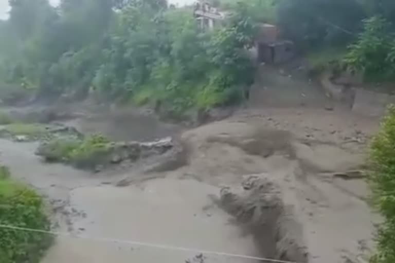 mother-daughter-feared-dead-as-flash-floods-hit-mehar-ramban