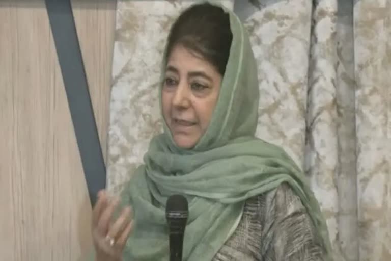 mehbooba-slams-bjp-govt-on-national-flag-issue