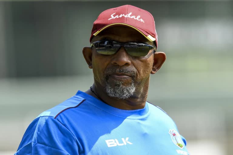 West Indies coach Phil Simmons criticise senior players  Phil Simmons  മുൻനിര താരങ്ങൾക്കെതിരെ വിൻഡീസ് കോച്ച് സിമ്മണ്‍സ്  വിൻഡീസ് താരങ്ങൾക്കെതിരെ മുഖ്യ പരിശീലകൻ  മുൻനിര താരങ്ങൾക്കെതിരെ വിൻഡീസ് പരിശീലകൻ  വെസ്റ്റ് ഇൻഡീസ് താരങ്ങൾ പണത്തിന് പിന്നാലെ പായുകയാണെന്ന് കോച്ച്  We cant beg people to play for West Indies says coach Phil Simmons