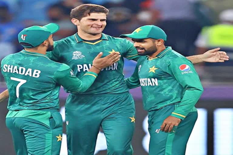 Pakistan Cricket Team Central Contract  PCB Central Contract  pakistans top cricketers signed  Pakistan cricket board  PCB  Babar Azam  Shaheen Shah Afridi  Mohammad Rizwan  पाकिस्तान के शीर्ष क्रिकेटरों ने केंद्रीय अनुबंध पर किए हस्ताक्षर  बाबर आजम  शाहीन शाह अफरीदी  मोहम्मद रिजवान  पाकिस्तान क्रिकेट बोर्ड  पीसीबी केंद्रीय अनुबंध