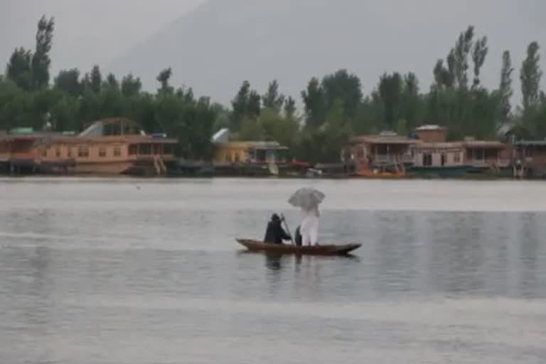 کشمیر میں مزید بارشوں کا امکان، شبانہ درجہ حرارت میں کمی واقع