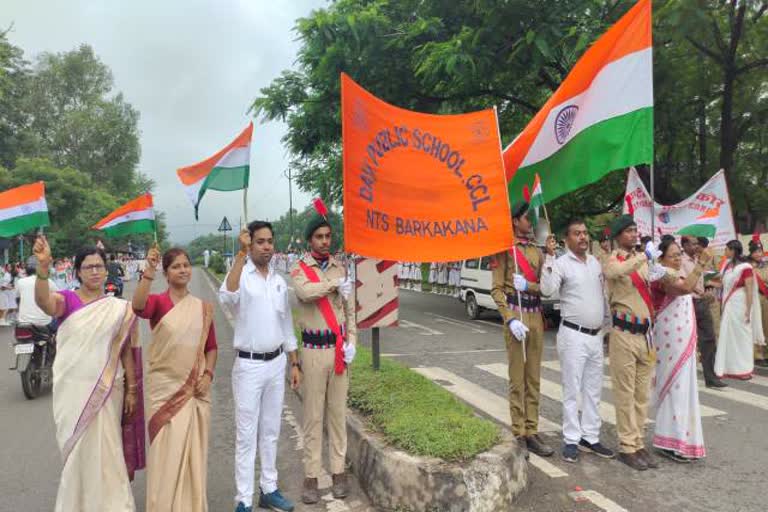 school-children-formed-human-chain-in-ramgarh